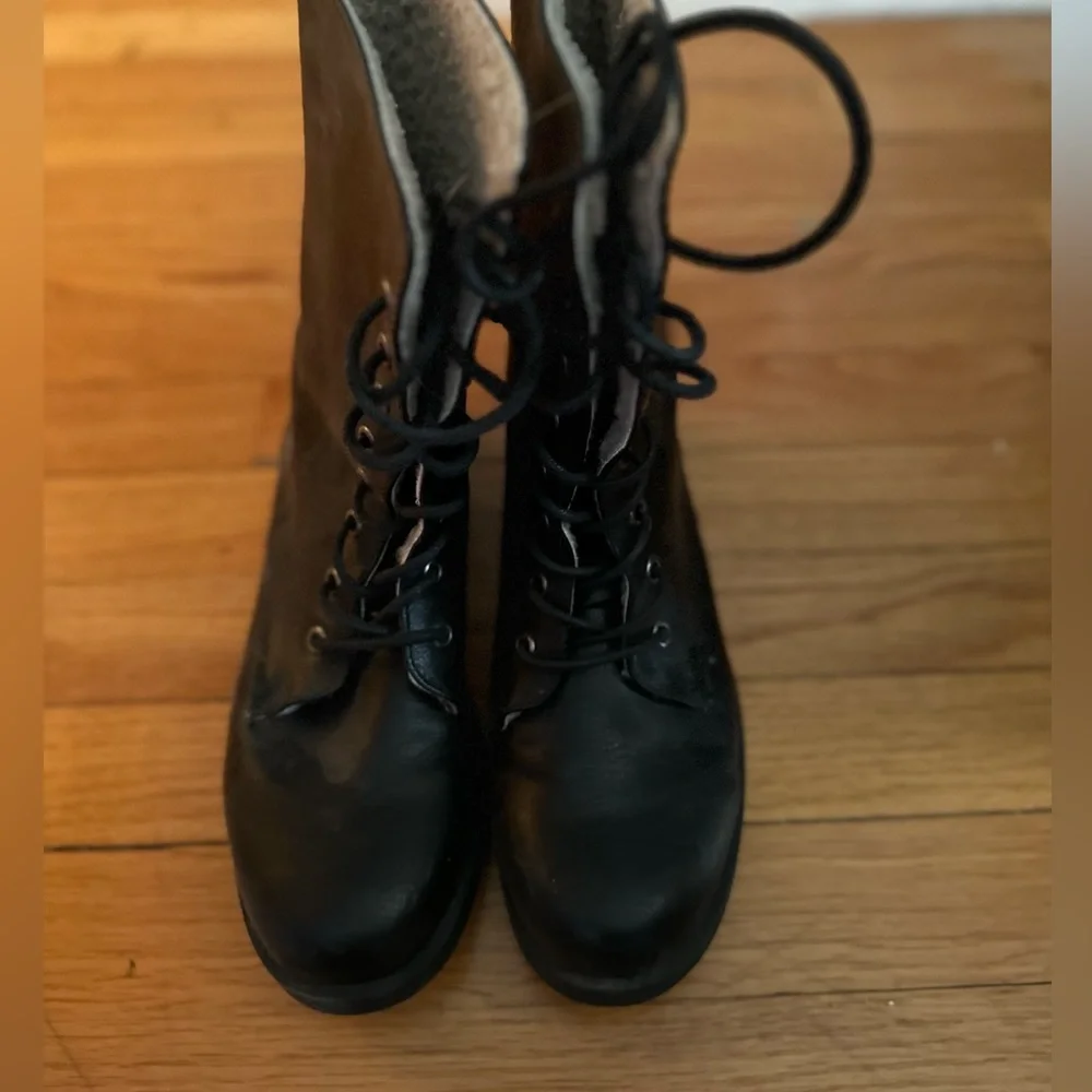 Women’s mid calf faux leather lace up boots - Picture 2 of 3